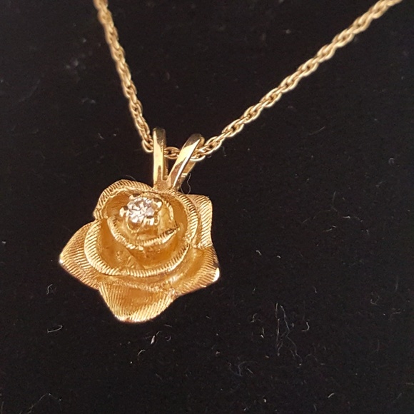 Jewelry - 14K Gold Rose Diamond Necklace